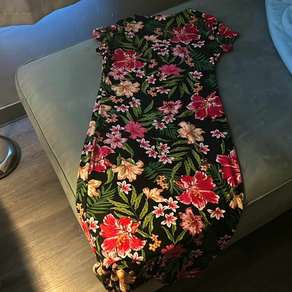 A floral xl dress that has never been worn , like new